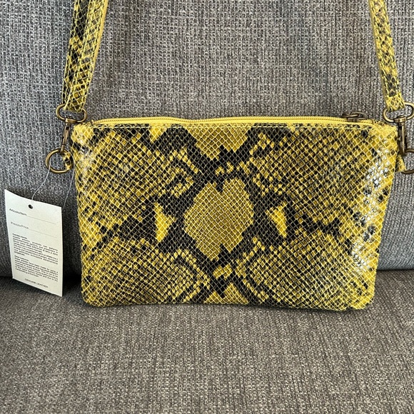 Diva’s Bag Handbags - Diva’s Bag New With Tags Yellow & Black Leather Snake Print Crossbody Bag